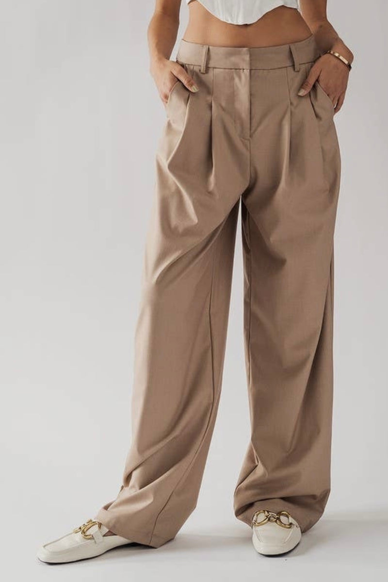 Relaxed Fit Pleated Pants