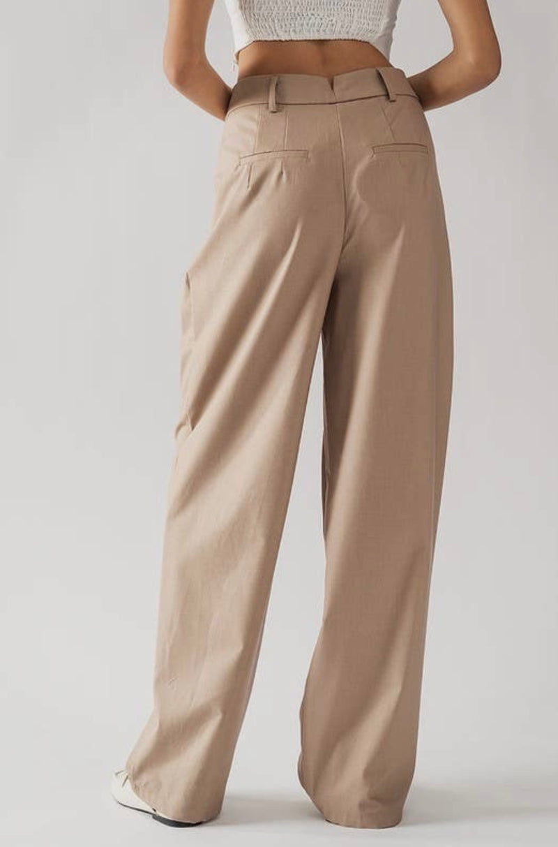 Relaxed Fit Pleated Pants